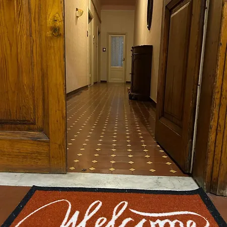 Via Del Teatro 1 * לה ספציה