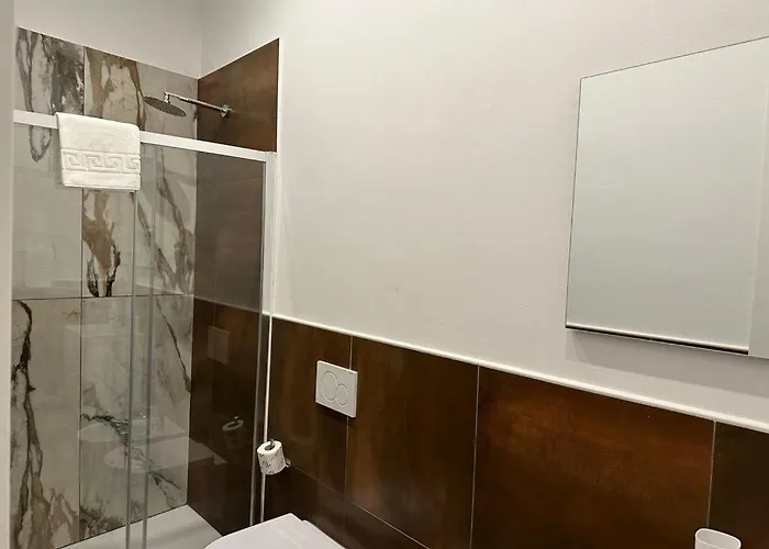 Via Del Teatro 1 لا سبيتسْيا